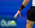 Bild: Frank Franklin II/AP/dpa
Dass Alexander Zverev den Ball so oft vor seinem Aufschlag springen lässt, nervt die Gegner.