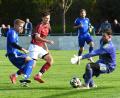 Bild: Gerhard Büttner
Jonas Frank (links) erzielt in dieser Szene die 1:0-Führung für den FC Tremmersdorf beim SC Eschenbach. Der FC siegte am Ende mit 4:2.