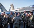 Bild: Michael Kappeler/dpa
Am Rande des Gipfels besuchten Bundeskanzler Friedrich Merz und die anderen Teilnehmer den Luftwaffenstützpunkt Lapland Air Wing.