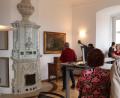 Bild: Corinna Groth
Im schönsten Büro mit einem historischen Ofen sitzt der Behördenleiter des Staatlichen Bauamts in Sulzbach-Rosenberg. An der Wand hängt der symbolische Schlüssel von der Übergabe des Schlosses nach der Sanierung.