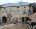 Bild: Josef Pilfusek
Im Gebäude „Hauptstraße 17“ in Waidhaus entstehen eine Bücherei und neue Wohnungen.