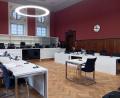 Bild: Kathrin Halbhuber
Der Angeklagte (rechts) muss sich wegen dem Handel mit Betäubungsmittel vor dem Landgericht Amberg verantworten. Neben ihm sitzt seine Verteidigerin Selina Riemer (links).