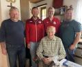 Bild: Heidi Kurz
Wolfgang Strobel (ADAC), Martin Lederer und Christian Koch (TSV) sowie Diakon Bernd Deyerl (von links) gratulierten dem Jubilar Georg Ziegler.