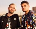 Bild: FC Bayern München/dpa
Das Wiesn-Trikot der Bayern ist in diesem Jahr knallbunt, statt dezent.