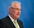 Bild: Sven Hoppe/dpa
Innenminister Joachim Herrmann ehrt 22 Menschen für ihre Verdienste um die Innere Sicherheit. (Archivbild)