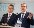 Bild: Kay Nietfeld/dpa
Der Präsident des Landkreistags, Achim Brötel (links), drängt den Bund zum Handeln beim Schutz der Bevölkerung im Kriegs- oder Katastrophenfall.