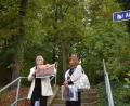 Bild: Renate Gradl
Am "Tag des offenen Denkmals" berichteten Elisabeth Schreml (links) und Marianne Gottschalk (rechts) über "Netzwerke, Denkmäler und Infrastruktur". Gestartet wurde am Fuße des Annabergs.