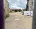 Bild: ass
Blick durch den Bauzaun am Amberger Bürgerspital-Areal. Der Vorplatz der geplanten Bebauung dort soll auch mit Hilfe der Bürger gestaltet werden.