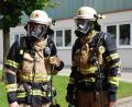Bild: Ilias-Maurice Ziergiebel 
Einsatzkräfte der Feuerwehr Tirschenreuth in voller Montur. Die Ausrüstung schützt, wie hier bei Übungen, aber auch im Ernstfall vor enormer Hitze, Flammen und giftigen Abgasen.