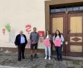 Bild: Stadt Marktredwitz
Von links: Alfons Prechtl (Bürger aus Brand), Roland De Valerio (Hausmeister), Daniela Pöhlmann (STEWOG), Dagmar Troglauer (Untere Denkmalschutzbehörde).