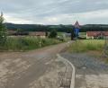 Bild: Ernst Frischholz
Die Ortsstraße nach Theile soll nun erneuert und auf fünf Meter verbreitert werden.