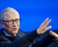 Bild: Gian Ehrenzeller/KEYSTONE/dpa
Künstliche Intelligenz müsse die Schere zwischen Arm und Reich schließen, argumentiert die Stiftung von Microsoft-Mitgründer Bill Gates. (Archivbild)