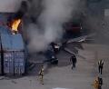 Bild: Uncredited/KABC-TV/AP/dpa
In Los Angeles ist ein Hubschrauber abgestürzt und in Flammen aufgegangen.