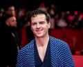 Bild: Christoph Soeder/dpa
Andrew Scott spielt den Wetterfachmann James Stagg. (Archivbild)