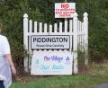 Bild: Joe Giddens/PA Wire/dpa
In einem britischen Dorf regt sich Protest gegen die geplante Unterbringung von Asylsuchenden.