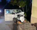Bild: -/Polizei Oberfranken/dpa
Sieben Menschen wurden verletzt, als eine Fahrerin aus Sonneberg /Thüringen ihren Kleinbus an eine Hauswand im oberfränkischen Sonnefeld setzte.