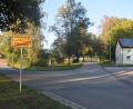 Bild: Ernst Frischholz
Von der Straße nach Püchersreuth zweigt rechts beim Siedlerheim die Straße Richtung Sportgelände ab. Gegenüber dem Siedlergebäude soll eine der beiden Solarstraßenlaternen angebracht werden.