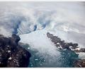 Bild: David Goldman/AP/dpa
Eisberge brechen von einem Gletscher in einen Fjord in Grönland ab
