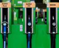 Bild: Robert Michael/dpa
Benzin ist bereits seit einiger Zeit auf Rekordniveau, jetzt hat auch Diesel seinen alten Rekord aus dem April übertroffen.