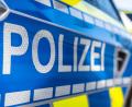 Symbolbild: David Inderlied/dpa
Ein Unbekannter hat in Eichlgütl ein Bushäuschen beschädigt und ein Hakenkreuz in das Holz eingebrannt.