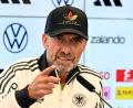 Bild: Boris Roessler/dpa
Bundestrainer Jürgen Klopp erklärt, wie er den deutschen Fußball wieder erfolgreich machen will.