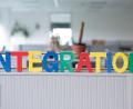 Symbolbild: Sebastian Kahnert/dpa
Weiden will in den kommenden eineinhalb Jahren ein Integrationskonzept erstellen. Damit reagiert die Stadt auch darauf, dass seit Mai der Integrationsbeirat abgeschafft ist.