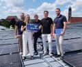 Bild: Rudolf Ettl (GRAMMER Solar)
Auf dem Dach des Amberger Congress Centrums liefert jetzt eine Photovoltaikanlage rund 25 Prozent des Stroms, der im Haus verbraucht wird.