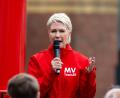 Bild: Stefan Sauer/dpa
SPD-Regierungschefin Manuela Schwesig hat in Mecklenburg-Vorpommern in einer letzten Umfrage die AfD wieder vom Spitzenplatz verdrängt.