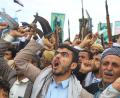 Bild: Osamah Abdulrahman/AP/dpa
Anhänger der Huthi-Rebellen skandieren im Jemen Parolen gegen Saudi-Arabien.