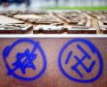 Symbolbild: Daniel Reinhardt
Es ist nicht immer offene Gewalt, es sind auch solche Schmierereien. Antisemitismus und Israelhass sind weiter auf dem Vormarsch.