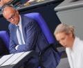 Bild: Michael Kappeler/dpa
AfD-Chefin Alice Weidel sieht die schwarz-rote Koalition mit Kanzler Friedrich Merz am Ende. In der Generaldebatte im Bundestag in der vergangenen Woche kam es zum Schlagabtausch. (Archivbild)