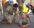 Bild: jut
Ein bisschen Hollywood in Vilseck: Die US-Armee trainiert vor ihrer Militärklinik in den Rose Barracks den Ernstfall mit mehreren Schwerverletzten.