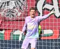 Bild: Harry Langer
Fußball, Männer: Bundesliga, FC Augsburg - Bayer Leverkusen, 3. Spieltag, WWK-Arena. Torwart Finn Dahmen (FC Augsburg) gestikuliert. (zu dpa: «Augsburg will in Bremen nachlegen - DFB-Nominierte im Fokus»)