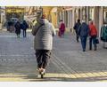 Archivbild: Wolfgang Steinbacher
Um E-Scooter- und Radfahrer in der Amberger Fußgängerzone künftig besser kontrollieren zu können, setzt die Stadt auf den Ordnungsdienst des Kommunalen Zweckverbands Verkehrssicherheit.