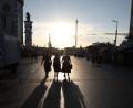 Bild: Karl-Josef Hildenbrand/dpa
Die Sonne geht über der Theresienwiese auf - und verspricht einen sonnigen Start ins Oktoberfest.