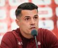 Bild: Christian Charisius/dpa
Granit Xhaka muss sich unangenehmen Fragen stellen. (Archivbild)