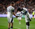 Bild: Tyler Tate/FR171662 AP/AP/dpa
Thomas Müller (l) und Yadaly Diaby feiern den Sieg der Vancouver Whitecaps.
