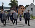 Bild: Richard Braun
Der Kirchenzug zum 150-jährigen Gründungsjubiläum der SKK Nabburg wurde angeführt vom 1. Vorsitzenden Marcel Meier (rechts), Festleiter und Ehrenmitglied Karl Beer (Mitte) und dem Vorsitzenden des Patenvereins Georg Köppl.(links).