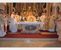 Bild: Josef Rosner
Abt Athanasius Berggold (Mitte) war Hauptzelebrant des 22. Großen Gebetstages um die Seligsprechung der Therese Neumann. Mit am Altar standen unter anderem Abt Filip Zdenek Lobkowicz (Dritter von links), Domvikar Bastian Neumann (Vierter von links), Regionaldekan Georg Flierl (rechts) und Monsignore Georg Schwager (links).