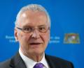 Bild: Sven Hoppe/dpa
Joachim Herrmann (CSU) ist einer der wichtigsten Minister im Kabinett von Ministerpräsident Markus Söder. Ob er bei der nächsten Landtagswahl nochmals antreten wird, will er aber erst im kommenden Jahr entscheiden. (Archivbild)