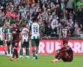 Bild: David Inderlied/dpa
Bremer Jubel, Augsburger Frust: Nach einer 2:0-Führung verlor der FCA gegen Werder noch mit 2:3.