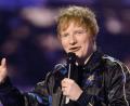 Bild: Joel C Ryan/AP/dpa
Zum ersten Mal nach der Kontroverse um Macklemore ist Popstar Sheeran wieder aufgetreten. (Archivbild)