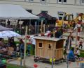 Bild: Wolfgang Houschka
Als der Spielplatz vor dem Bahnhof seine Einweihung bekam, war die ganze Dorfbevölkerung von Freihöls auf den Beinen. Vier Stunden lang wurde ein Fest inszeniert, das die Freude über das verwirklichte Projekt und den Zusammenhalt der Bewohner in sich vereinigte.