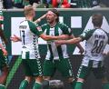Bild: David Inderlied/dpa
Mitchell Weiser von Werder Bremen (M) jubelt nach seinem Tor zum 3:2 gegen den FC Augsburg.