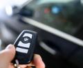 Symbolbild: Matthias Balk/dpa
Autodiebe haben es gerne auf Fahrzeuge mit dem Schließmechanismus "Keyless-Go" abgesehen. In Pfreimd wurde nun ein mit dem System ausgestatteter BMW X5 gestohlen.