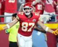 Bild: Charlie Riedel/AP/dpa
Travis Kelce jubelte über einen Touchdown und einen guten Auftritt.