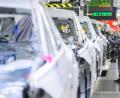 Bild: Julian Stratenschulte/dpa
Die Nachfrage nach Verbrenner sinkt. Daher werden Sonderschichten im VW-Stammwerk Wolfsburg gestrichen. (Archivbild)