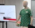 Bild: Boris Roessler/dpa
Die DFB-Elf wird in den Niederlanden in einem grünen Retro-Trikot spielen. (Archivbild)