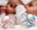 Bild: picture alliance / Patrick Pleul/dpa-Zentralbild/dpa
Rosa und blaue Nuckel für ein Mädchen und einen Jungen