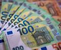 Bild: Monika Skolimowska/dpa
Mehr als eine Million Euro in bar hatte ein Autofahrer in Schwaben im Wagen. (Symbolbild)